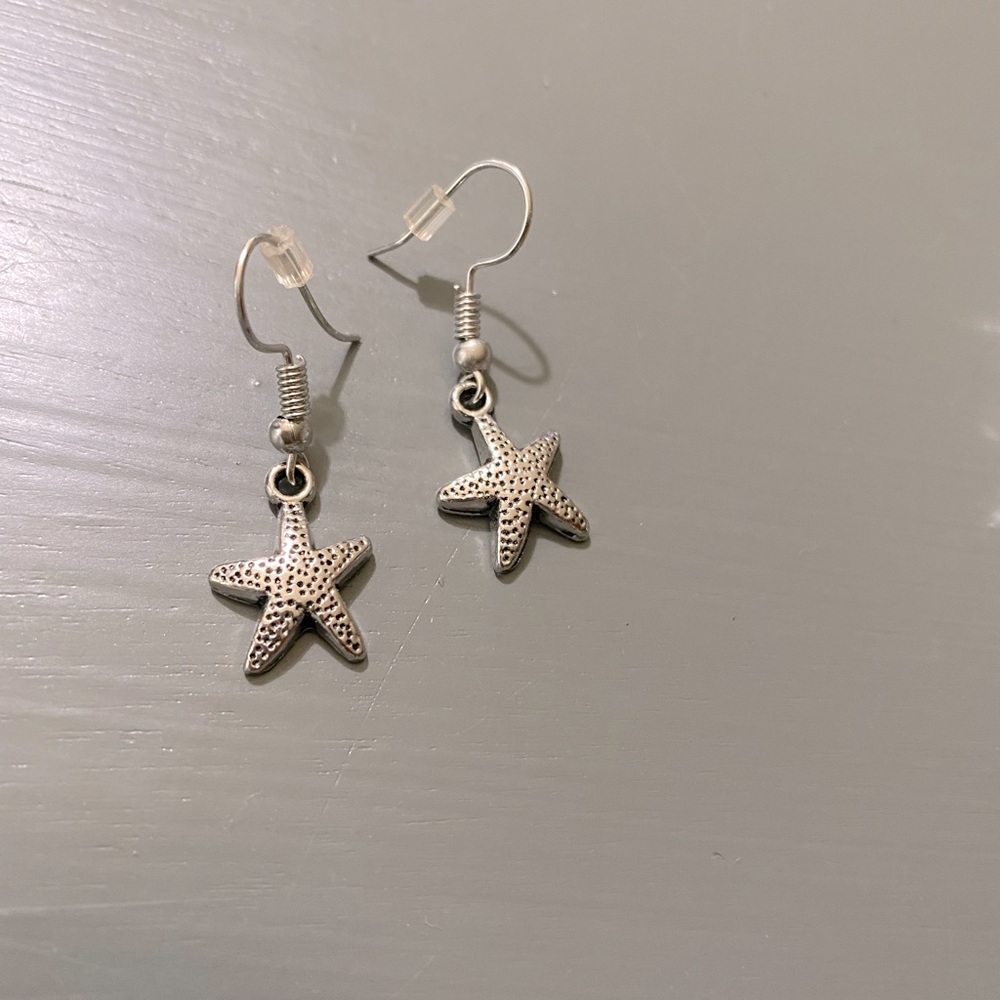Adorable star earrings